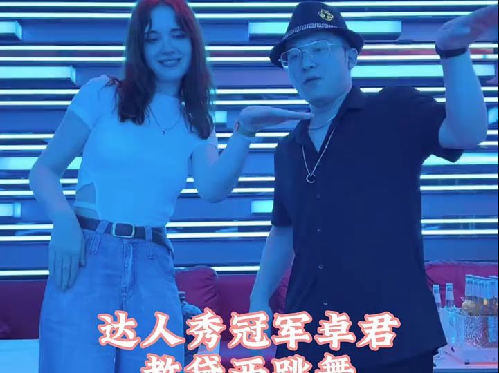 美国达人秀手机版跳舞国外达人秀老人疯狂玩火-第2张图片-太平洋在线下载